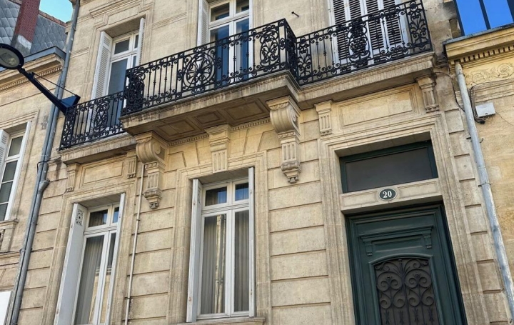 Maison   BORDEAUX  250 m2 1 045 000 € 